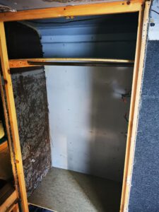 Kleiderschrank 